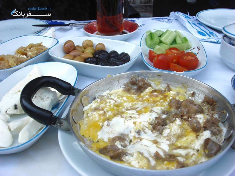 صبحانه خوشمزه در وان ترکیه با کاوورما