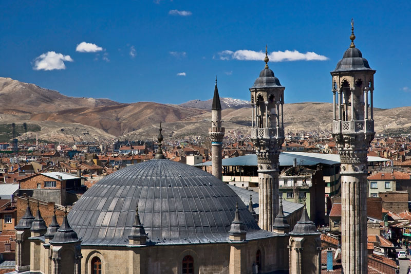 مسجد جامع عزیزه از اماکن دیدنی قونیه