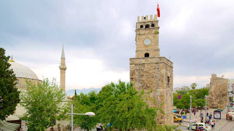 برج ساعت آنتالیا برجی باستانی در دل شهر