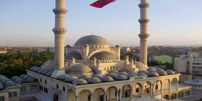 مسجد جاجی وزیر زاده قونیه با هفت گنبد کوچک