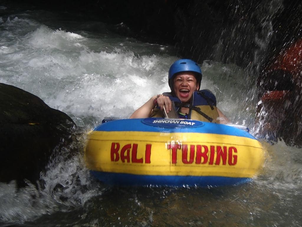کانیون تیوبینگ بالی، تیوب سواری در تنگه های رودخانه بالی