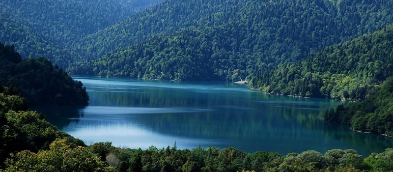 دریاچه ریتسا گرجستان طبیعتی بکر و رویایی