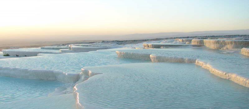 چشمه های آب گرم پاموکاله یا پاموک قلعه