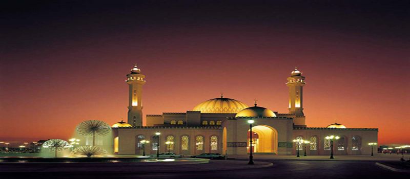 مسجد جامع دبی با معماری سنتی اسلامی و آناتولی