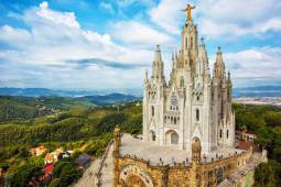 زیباترین کلیساهای بارسلونا اسپانیا